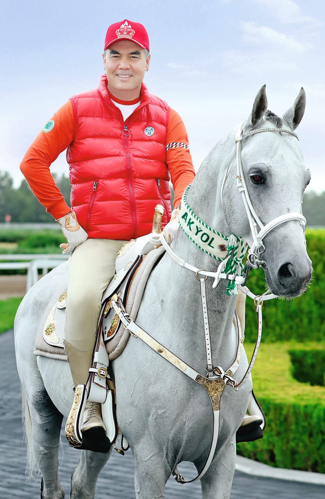 Бердымухамедов посетил президентский Ахалтекинский конный комплекс