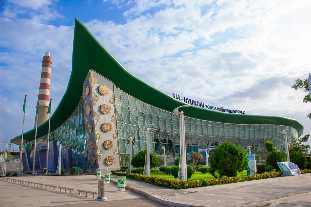 Ynamly awto merkezi carries out repairs and maintenance of Kia and Hyundai cars in Turkmenistan
