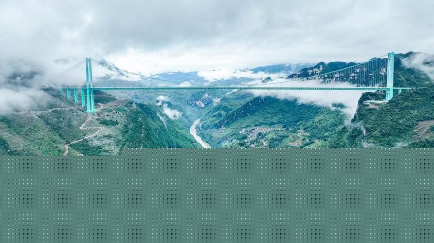 В Китае открыт самый высокий мост в мире