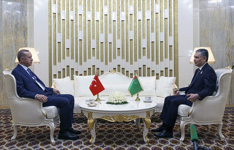 Gurbanguly Berdimuhamedow Awazada Türkiýäniň Prezidenti bilen duşuşdy