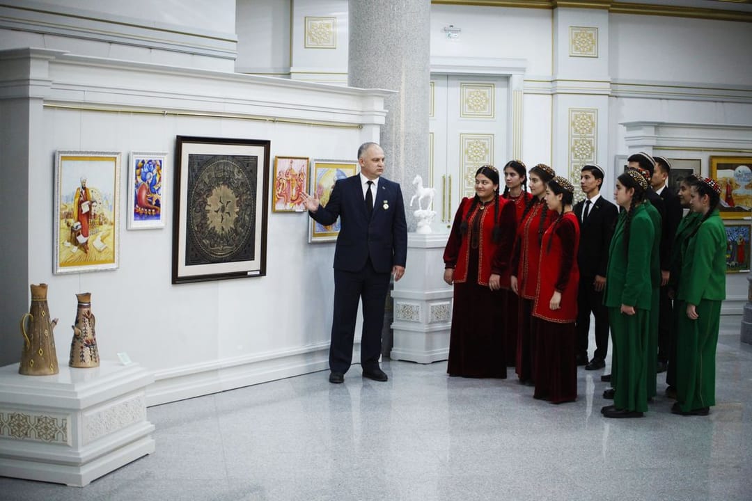 В Лебапе открылась выставка известных художников Алымджана и Елены Ишанкулыевых