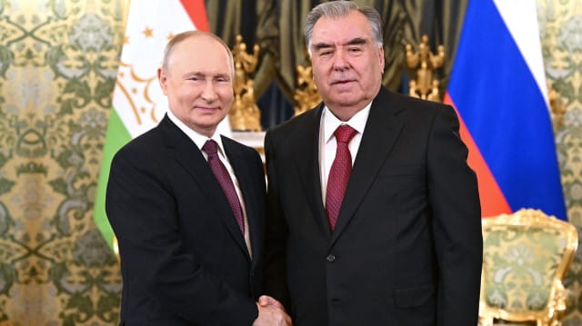 Emomali Rahmon şu gün resmi sapar bilen Moskwa barar