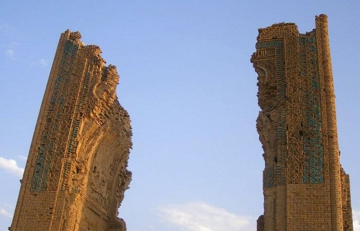 Сердар Акиниязов рассказал, какая из мечетей Туркменистана является самой древней