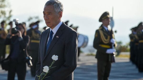 Singapuryň Hökümet başlygy Li Sýanlun işden gidýär