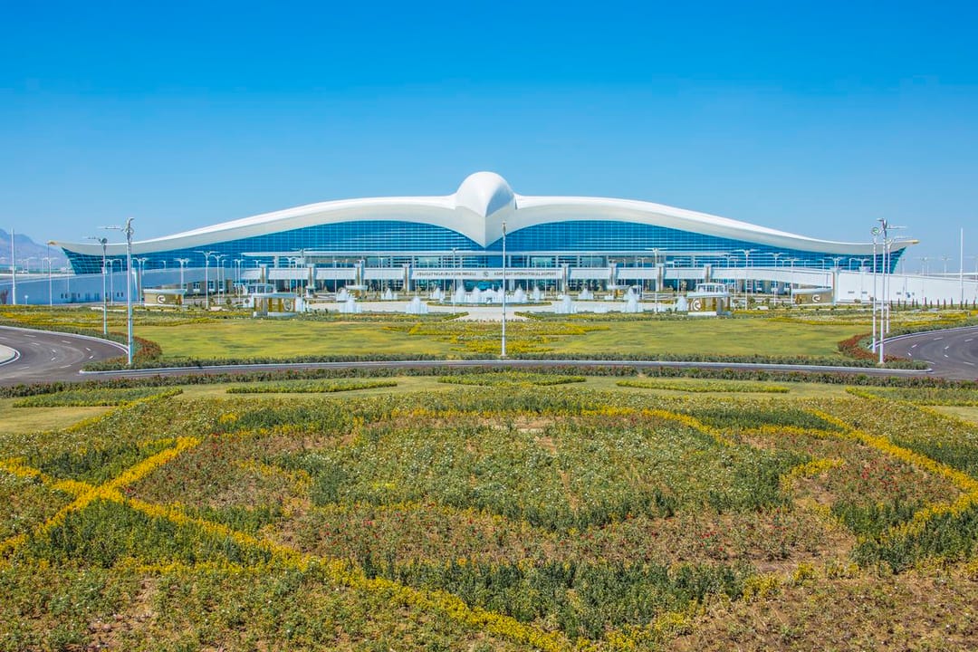 Международный аэропорт Ашхабада проводит тендер на услуги по содержанию и поливу зелёных насаждений