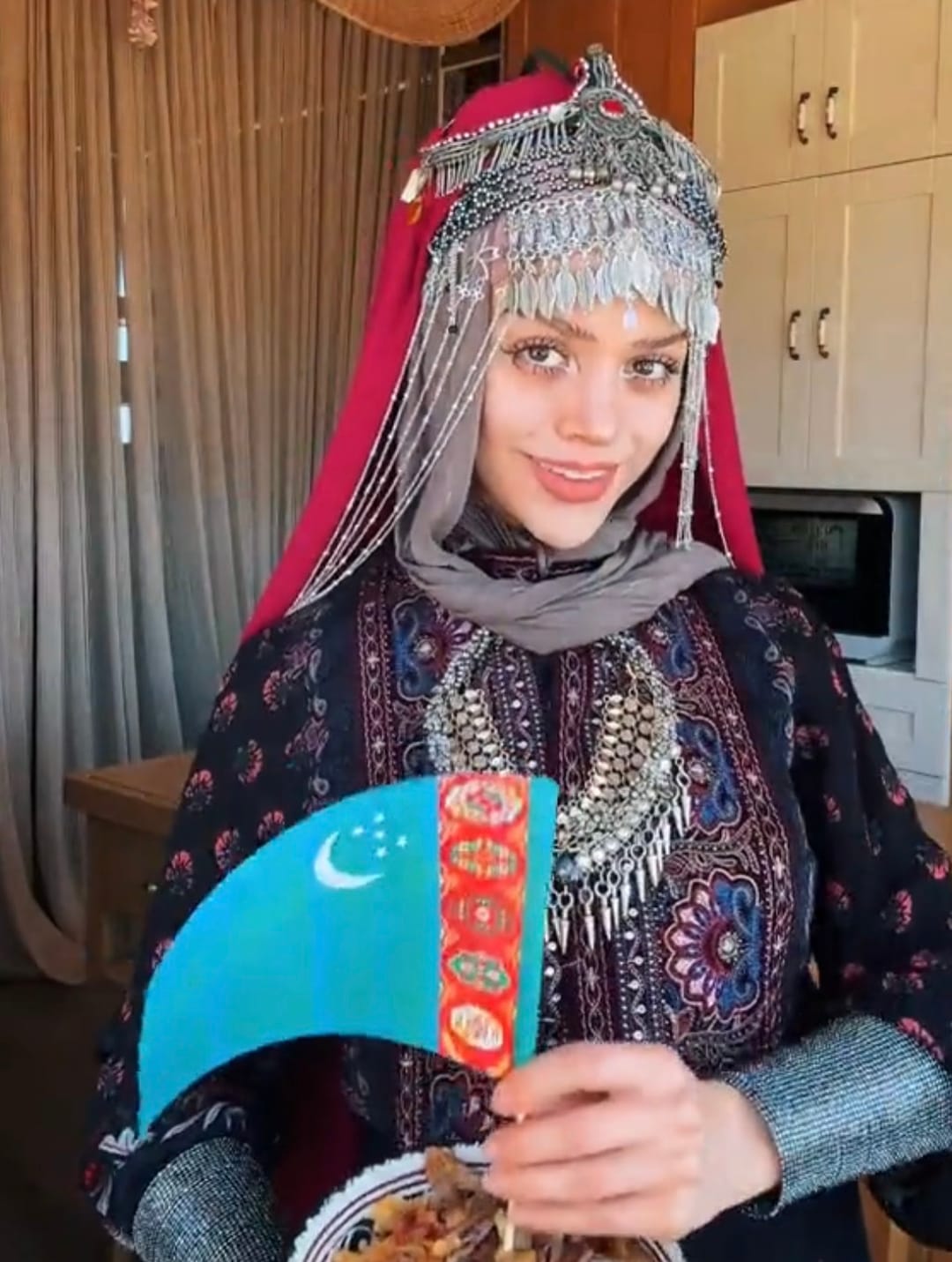 Знаменитый ливанский шеф-повар приготовила туркменское национальное блюдо дограма