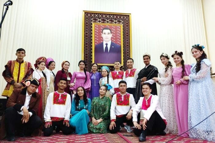 Students of the Turkmen Institute of World Languages showed the play “The Scarlet Flower”