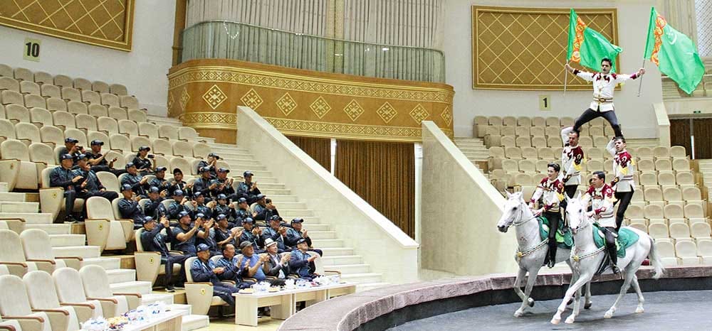 Gyrgyzystanyň wekiliýeti Halkara atçylyk akademiýasyna baryp gördüler