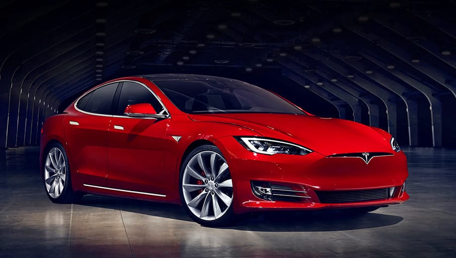 «Tesla» zawodynda robot adama hüjüm etdi