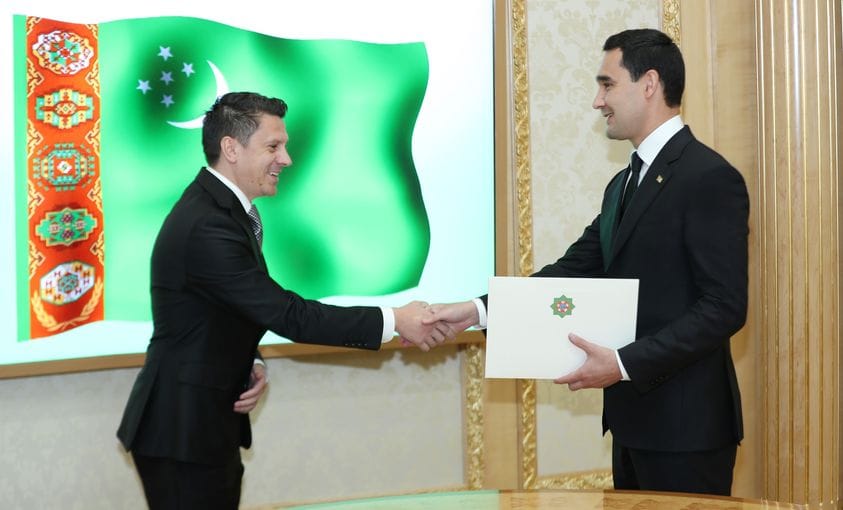 Новый посол Румынии вручил верительные грамоты главе Туркменистана