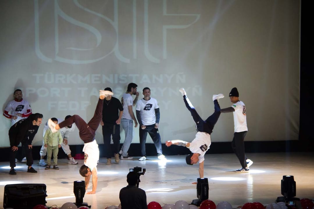 Федерация спортивных танцев Туркменистана организовала выступление юных талантов