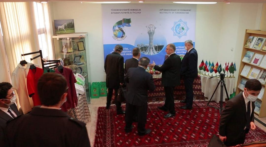В Иране организована выставка в честь 25-летия постоянного нейтралитета Туркменистана 