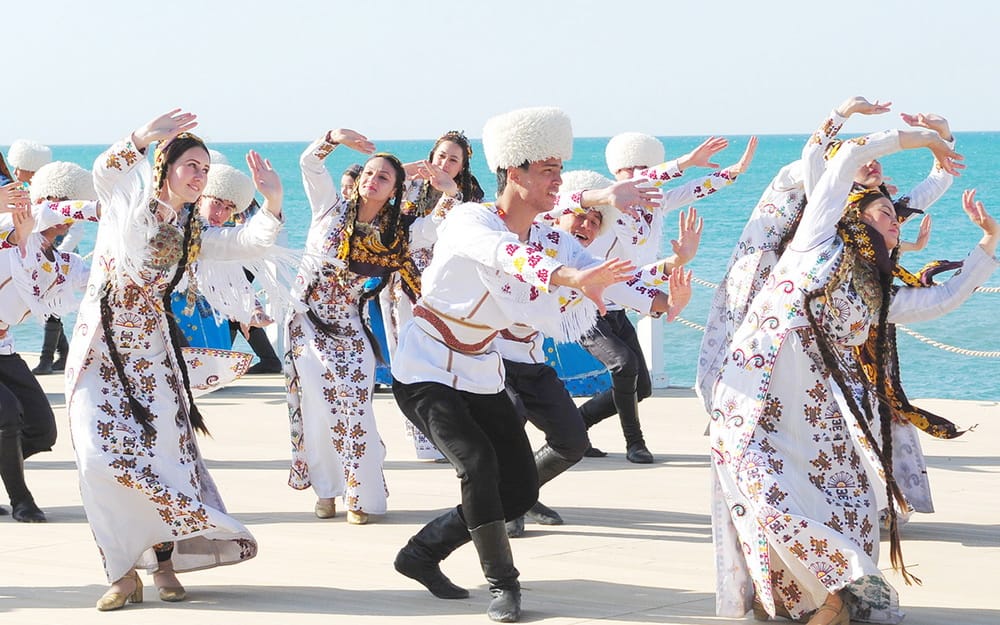В Китай на фестиваль «Один пояс, один путь» отправятся артисты института культуры Туркменистана 