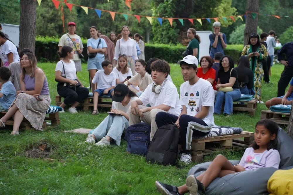 Almaty residents were offered to study foreign languages in the fresh air for free