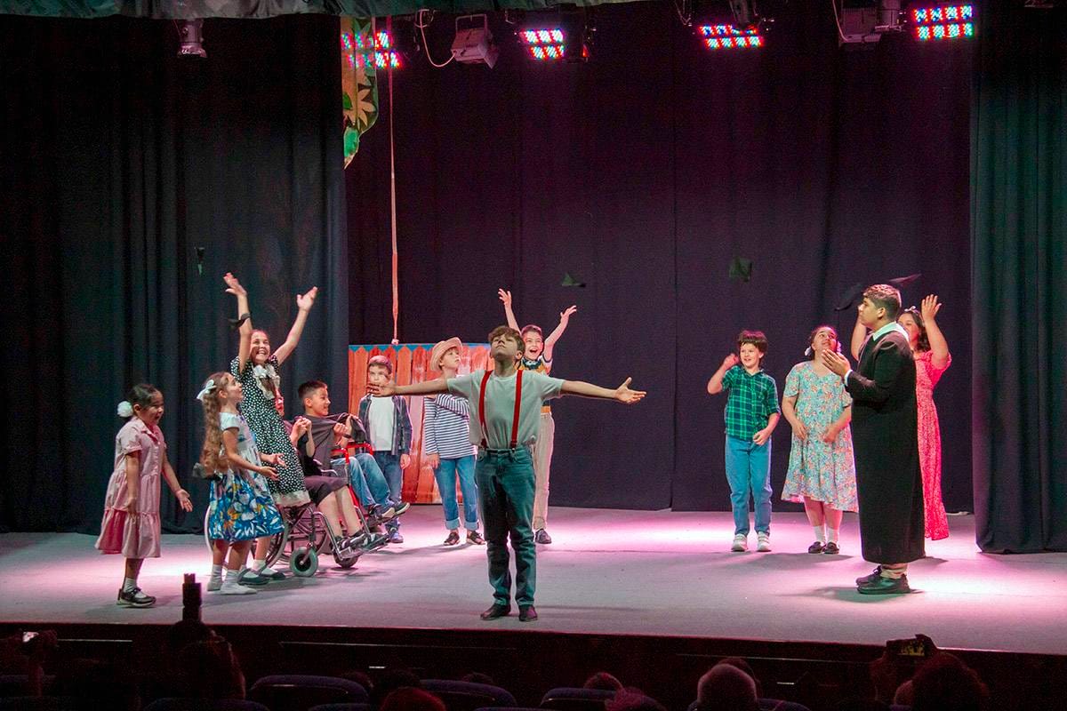 В ашхабадском театре «АртИст» завершается работа над спектаклем «Том Сойер»