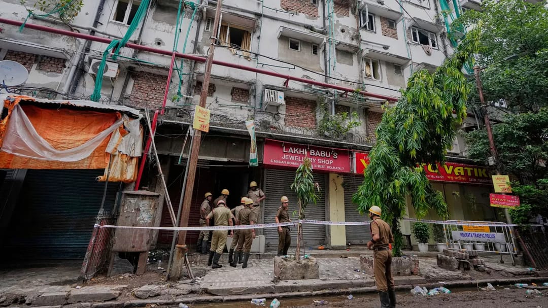 Hindistan'ın Kalküta şehrinde çıkan otel yangınında 15 kişi hayatını kaybetti