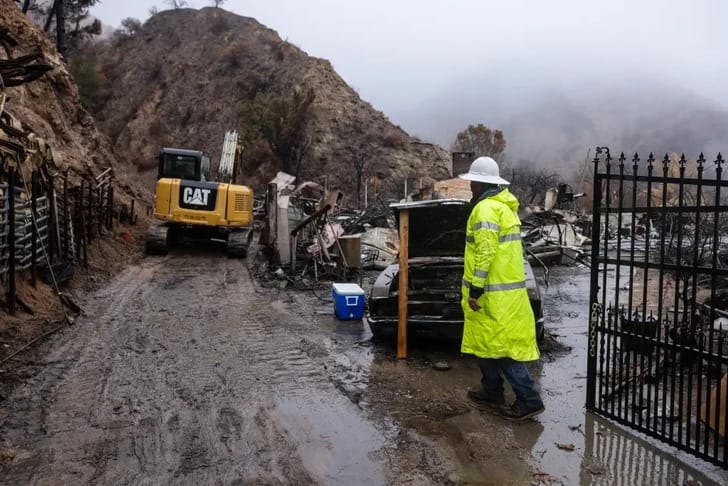 Los-Anjeles suwuň astyna gidýär