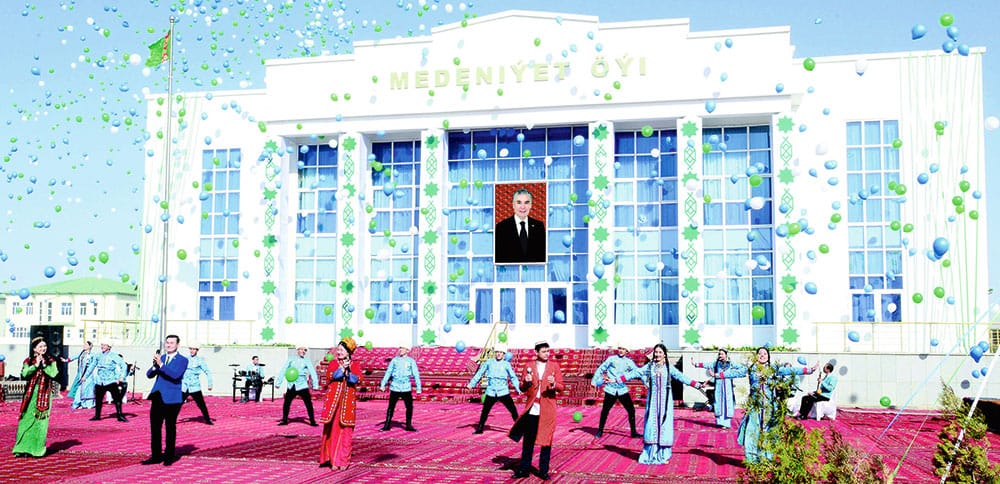 Этрапу имени С.А.Ниязова вручён 1 миллион долларов США как лучшему этрапу Туркменистана 2020 года