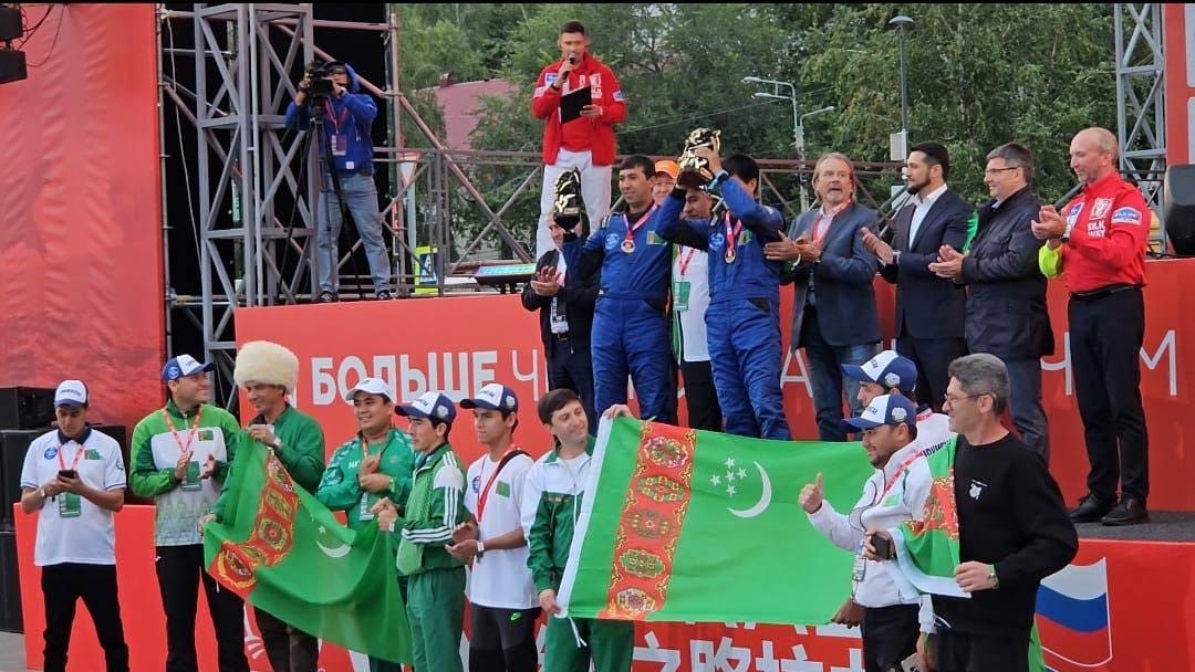 Экипаж Тойлыева выиграл ралли «Шелковый путь» в зачете внедорожников