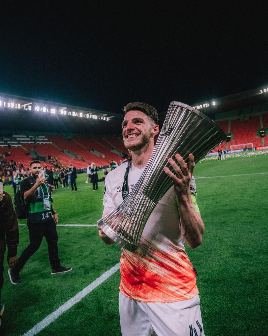 West Ham win the Conference League by beating Fiorentina in the final