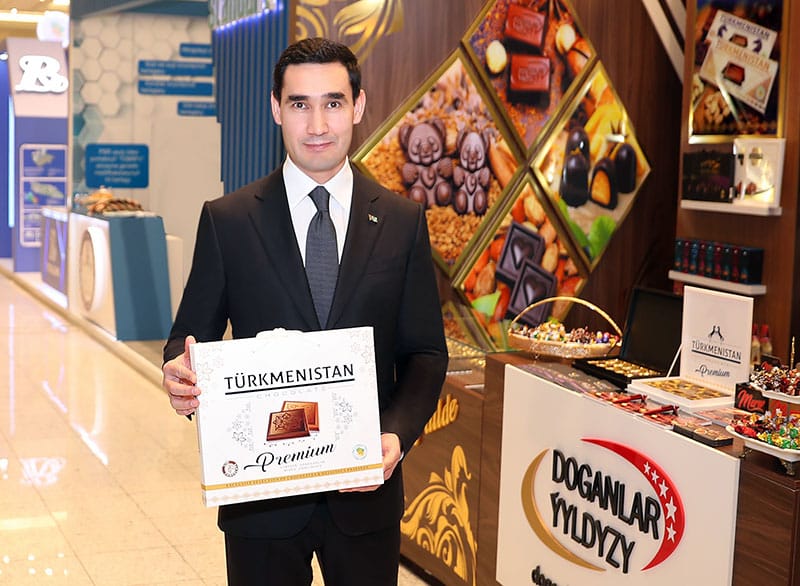 Сердар Бердымухамедов посетил выставку достижений СППТ-2022