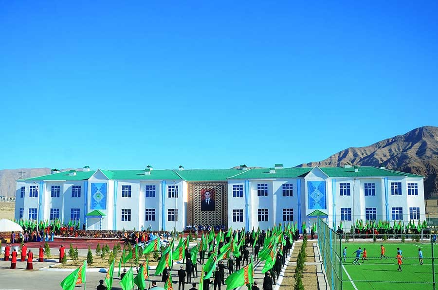 На западе Туркменистана сдали в эксплуатацию новые дома для нефтяников