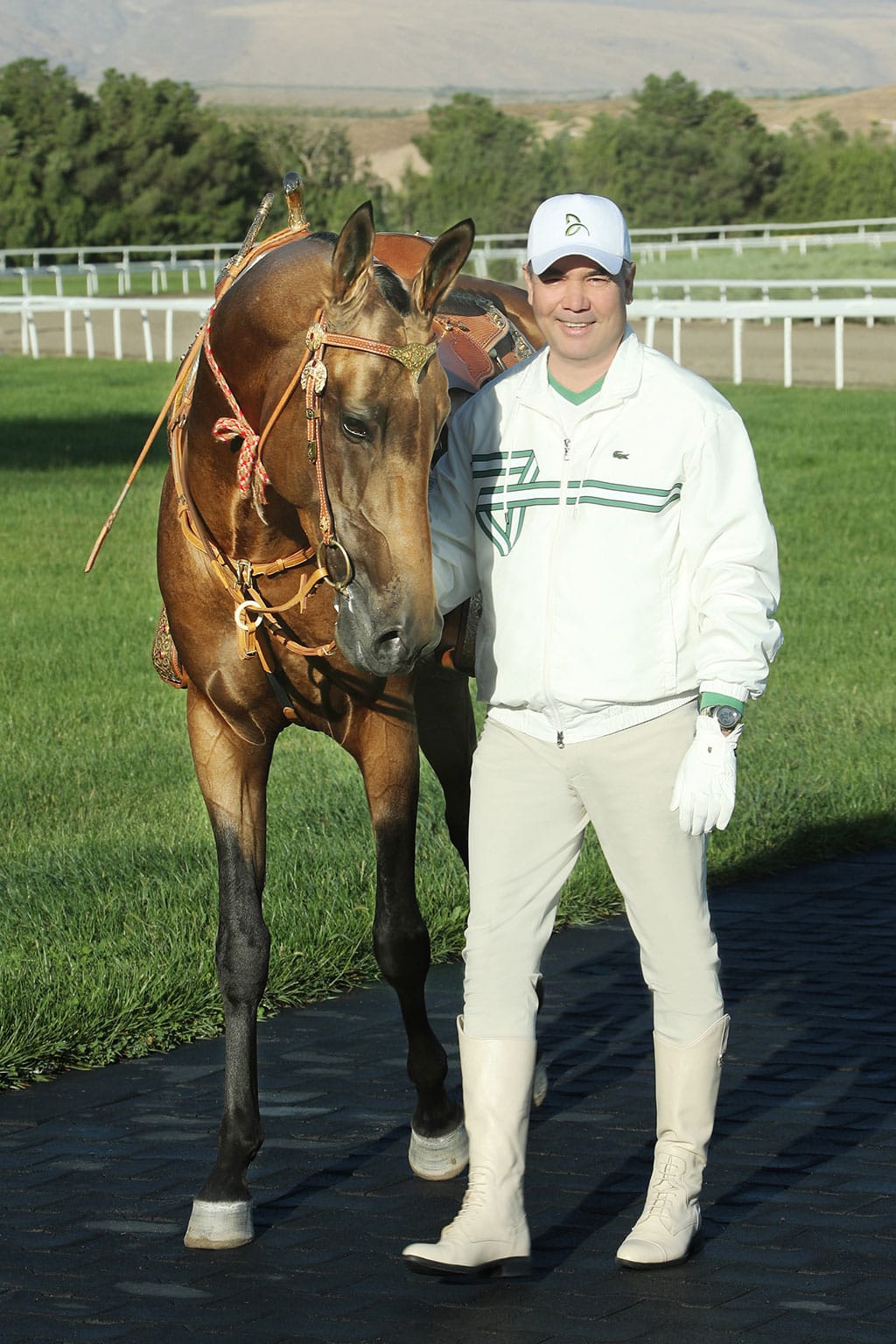 Президент Туркменистана посетил Ахалтекинский конный комплекс