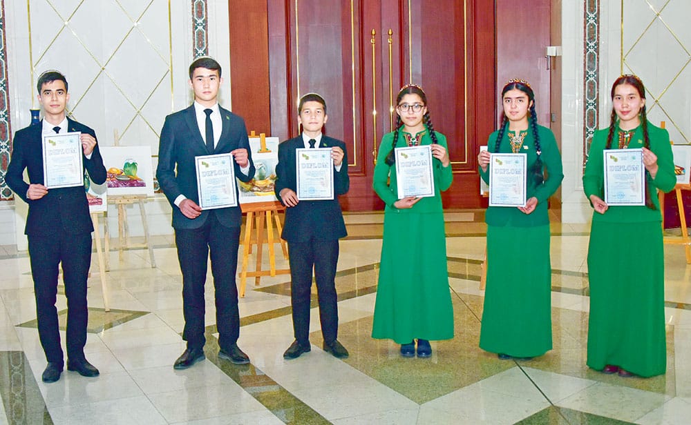 Aşgabat şäheriniň çagalar çeperçilik mekdepleriniň okuwçylarynyň arasynda bäsleşik geçirildi