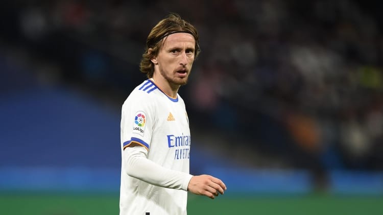 Luka Modric extends contract with Real Madrid