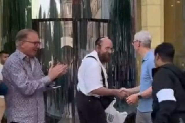 The first iPhone 15 went to an ultra-Orthodox Jew from New York