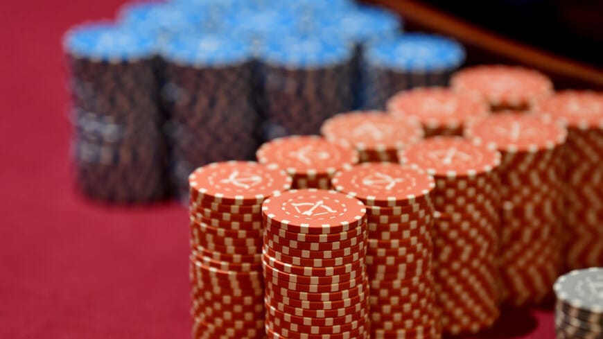 Singapuryň kazinosynda uly utuş gazanan oýunçy howply ýürek tutmasyndan soňra özüne geldi