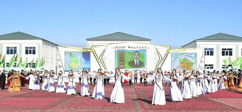 В Туркменабате сдали в эксплуатацию новый коттеджный комплекс 