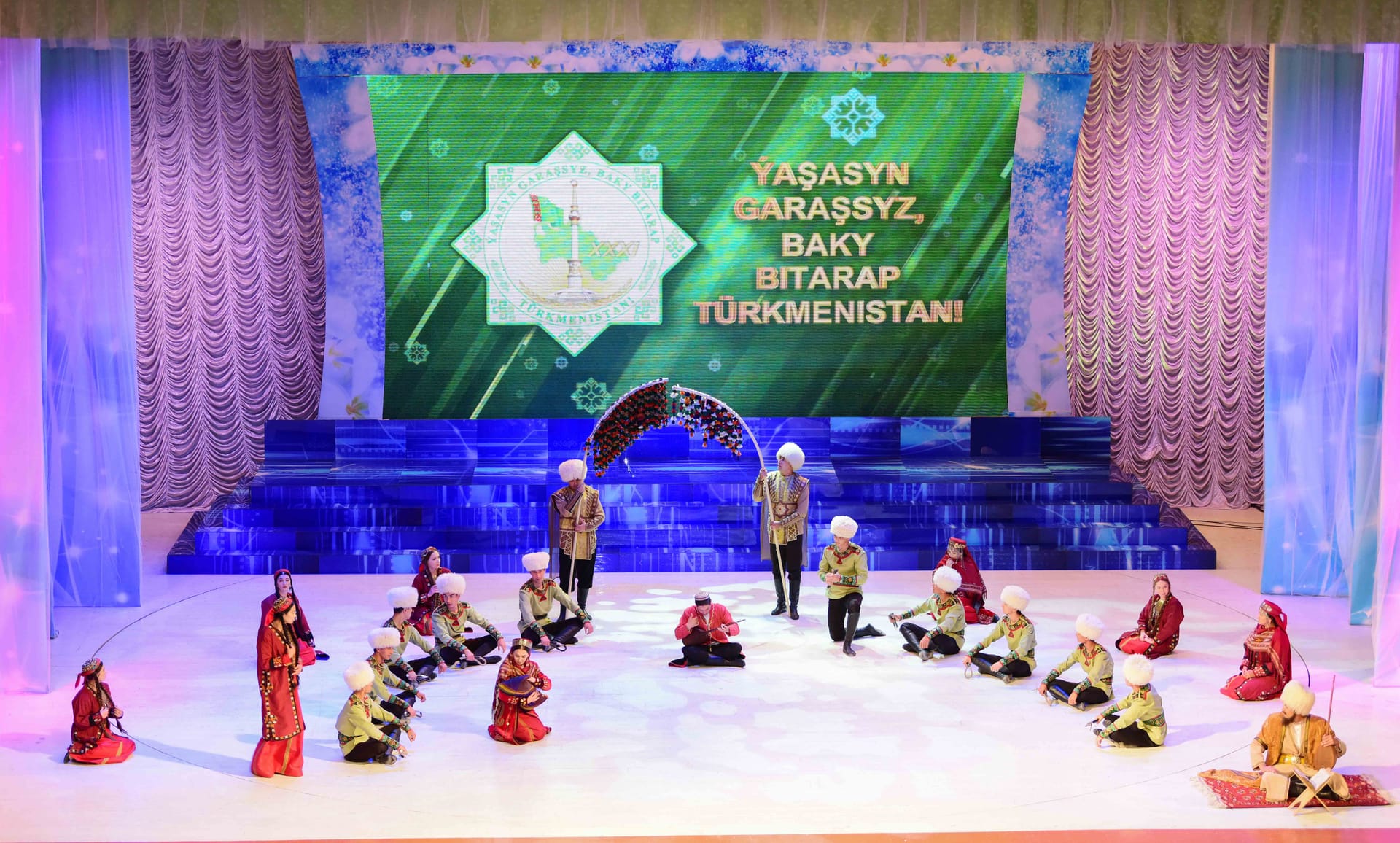 В Туркменистане вручены госнаграды работникам различных отраслей