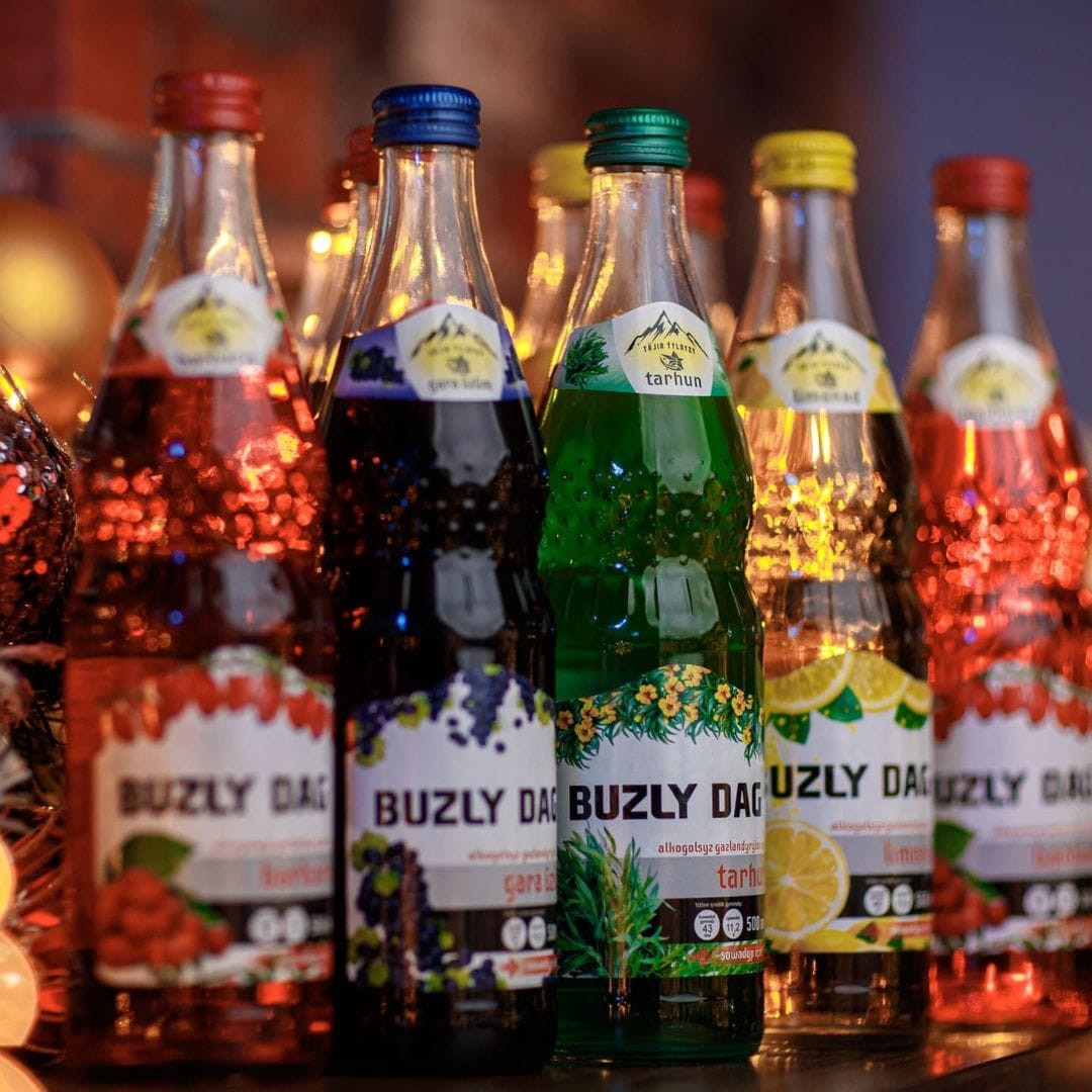 Напитки и питьевая вода Buzly Dag спасут от жажды в летний зной