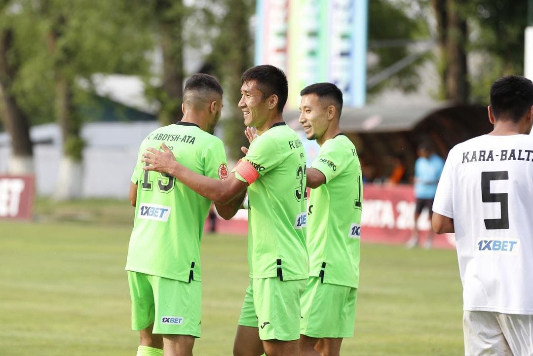 «Абтыш-Ата» Теймура Чарыева победила «Мурас-Юнайтед» и вышла в лидеры чемпионата Кыргызстана по футболу