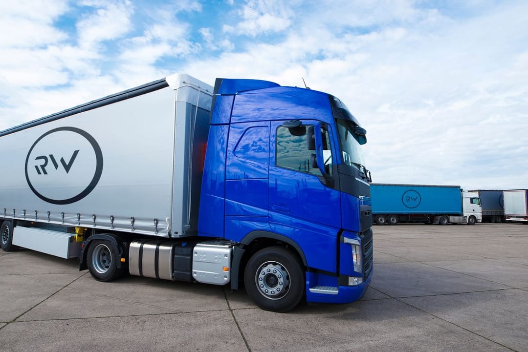 «Rowaly Ýol» ulag-logistika kompaniýasy Türkmenistanda we daşary ýurtlarda ýük daşamagyň ähli görnüşlerini amala aşyrýar