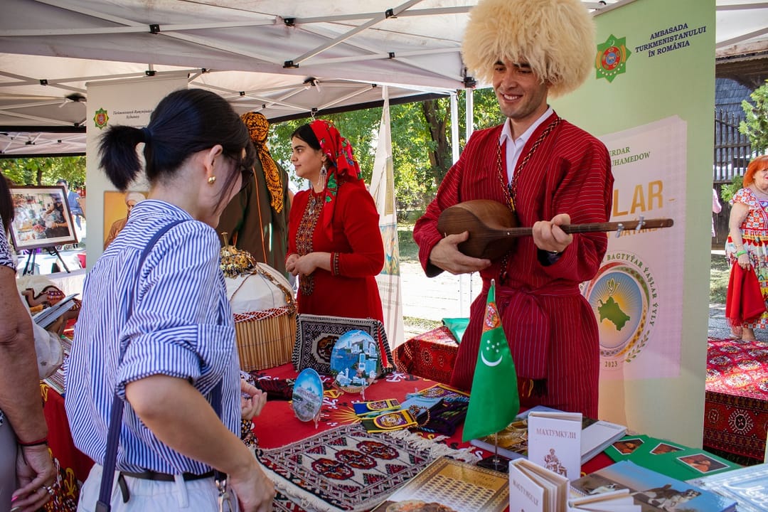 Туркменистан представил богатое культурное наследие на фестивале азиатской культуры в Бухаресте