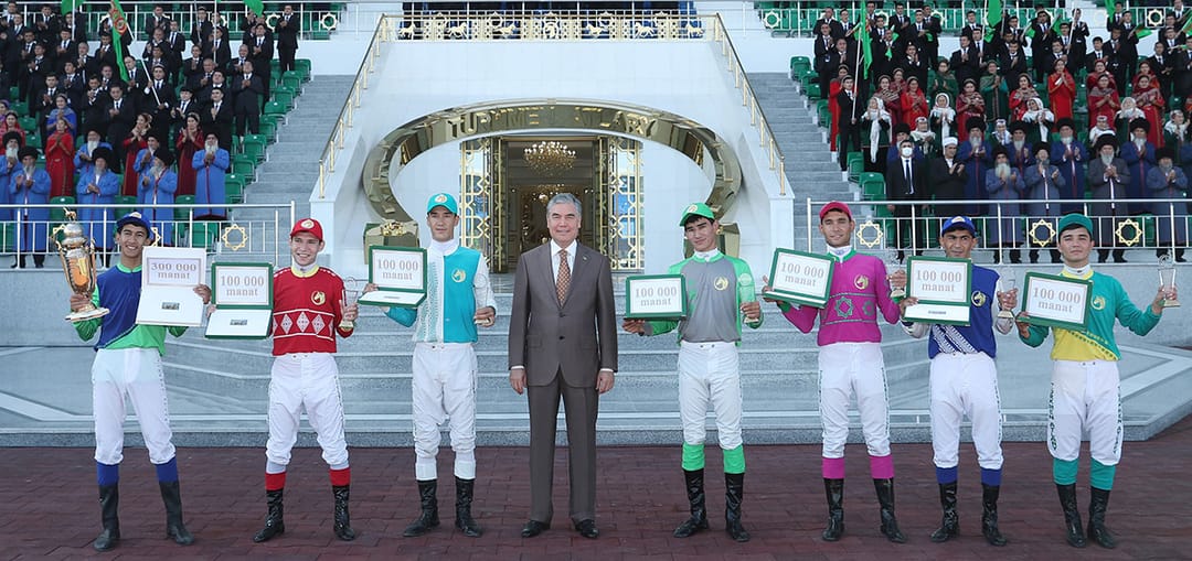 В  Туркменистане победители праздничных скачек получили призы на 900 тысяч манатов  