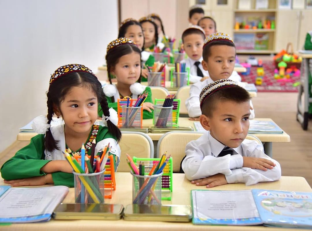 Продукция швейной фабрики «Ýeňiş» широко представлена на школьных базарах страны