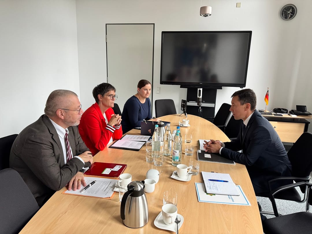 Türkmenistanyň GFR-däki konsuly Maýns şäherinde birnäçe duşuşyklary geçirdi