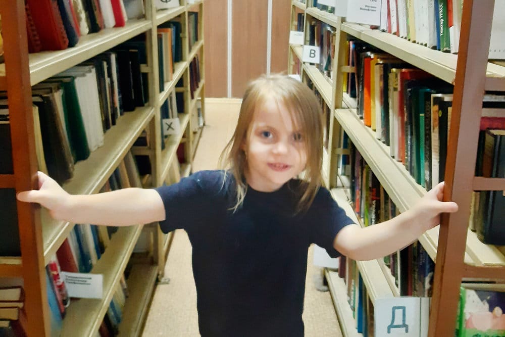 Sekiz ýaşly gyz Moskwanyň Lomonosow adyndaky döwlet uniwersitetine resminama tabşyrdy