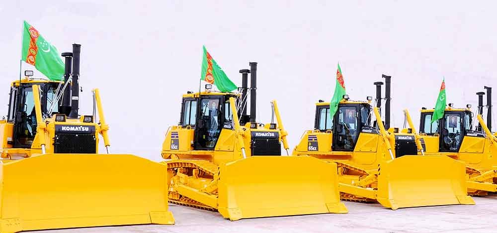 Türkmenistana «Komatsu» kysymly ýer gazyjy täze tehnikalar gelip gowuşdy