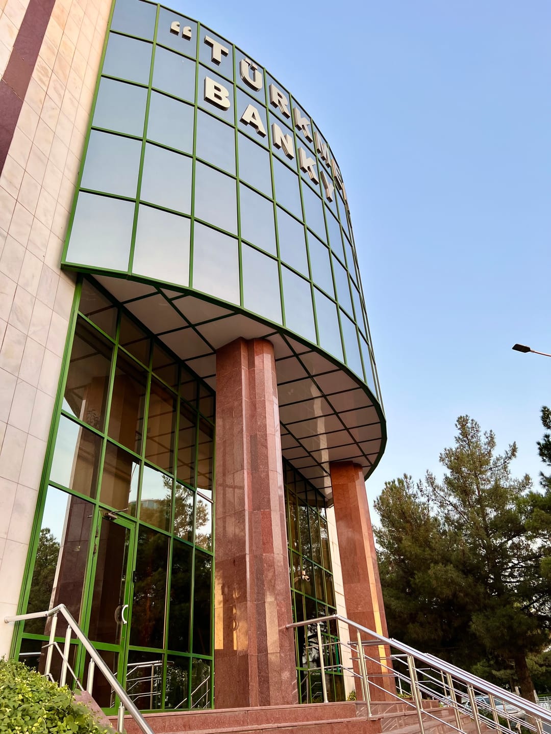 Банк «Туркменистан» предлагает открыть вклады под 11% для физических лиц