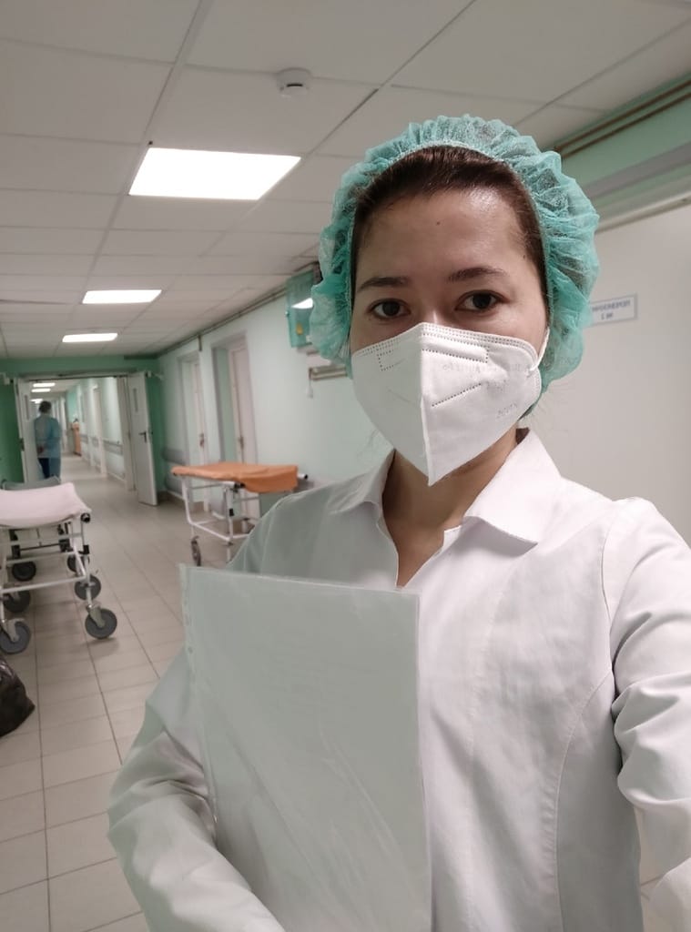 Студентка из Туркменистана помогает спасать ковидных больных в Карелии