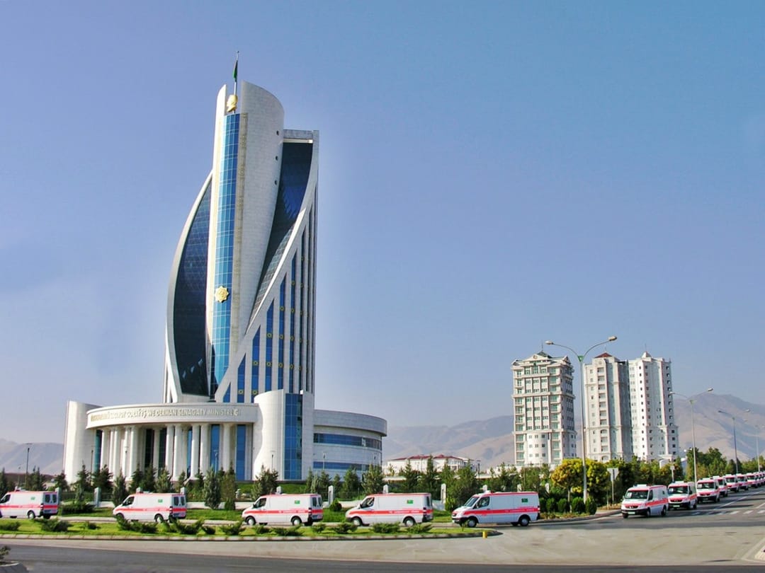 Президент Туркменистана подарил Минздраву 10 автомобилей «скорой помощи» 