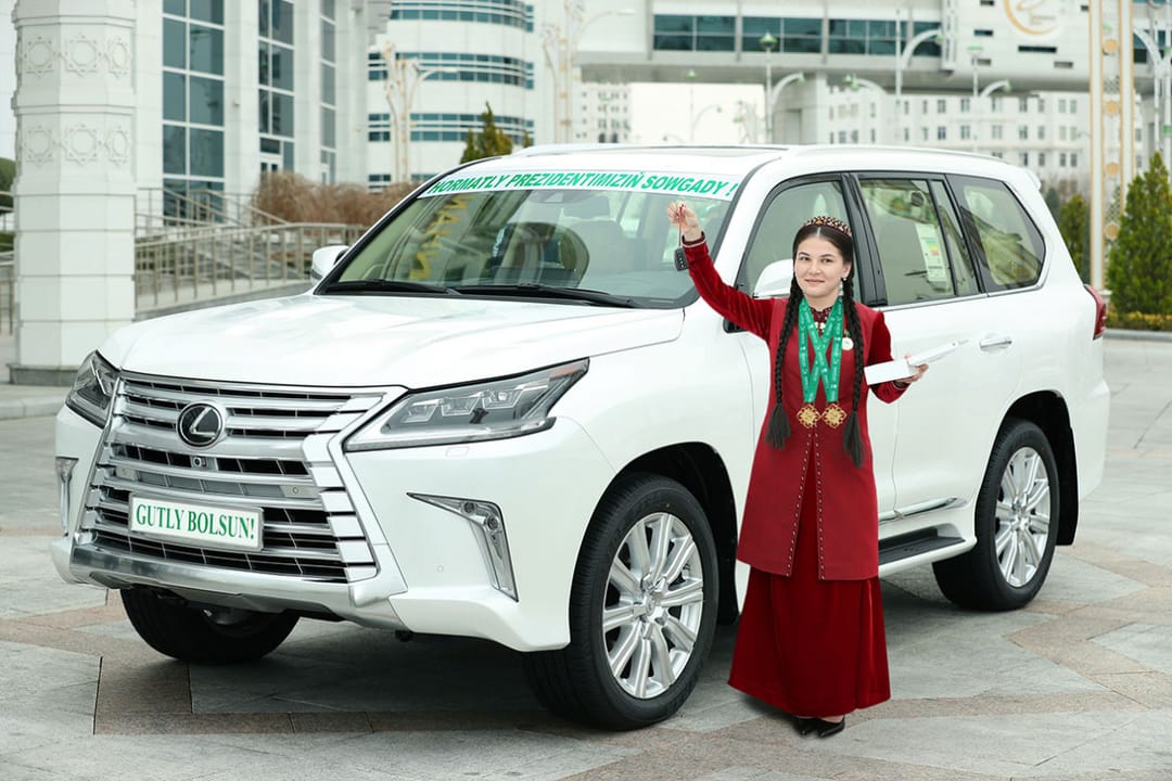 Тяжелоатлетка Юлдуз Джумабаева получила от Президента Туркменистана автомобиль Lexus LX570 Sport Plus