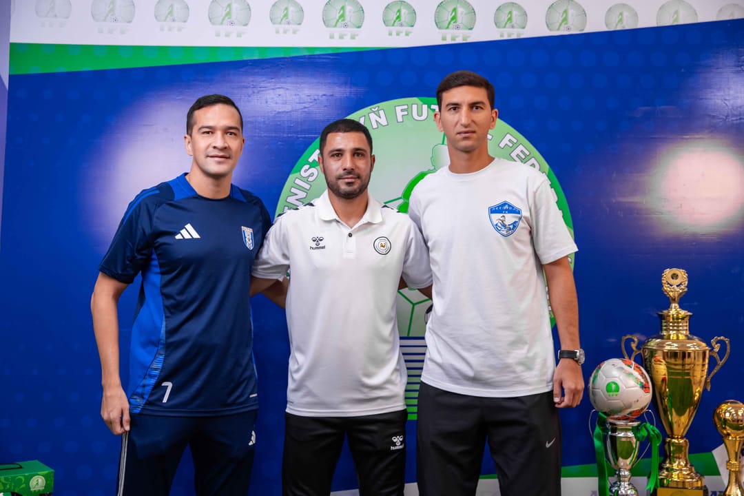 Звёзды туркменского футбола встретились с юными болельщиками на выставке KidsExpo в Ашхабаде