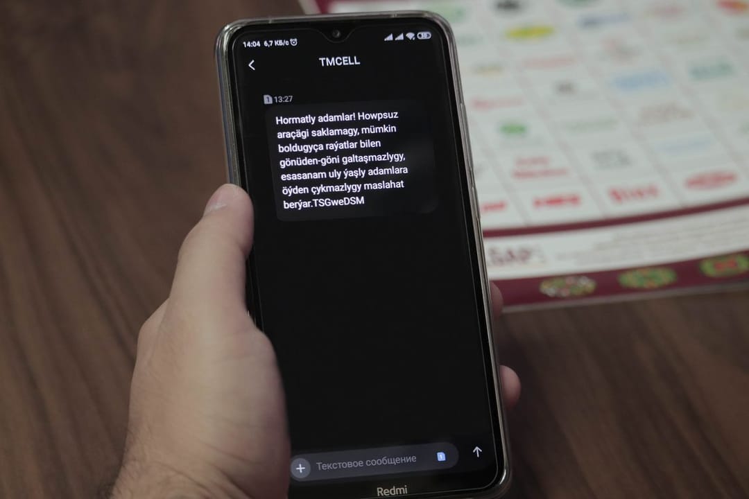Минздравмедпром через SMS призывал жителей Туркменистана соблюдать безопасную дистанцию