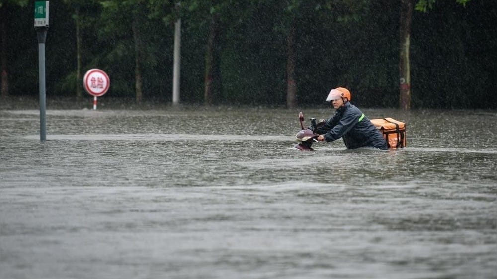 Ливни в Китае стали причиной наводнений