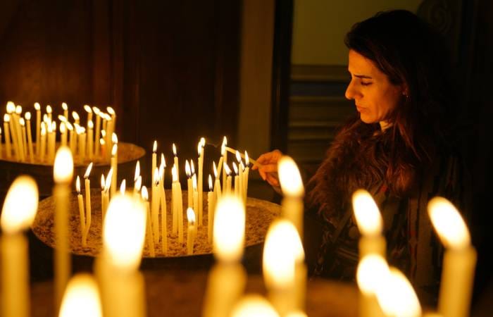 Balkanlarda etkili olan yoğun kar yağışı, hayatı kaosa çevirdi